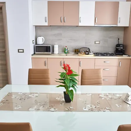 Apartment Alezzi Navodari